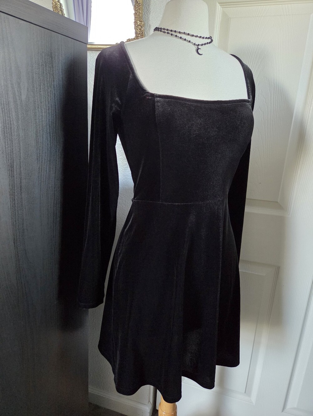 Black velvet square neck long sleeve dress Old Navy size medium NWT